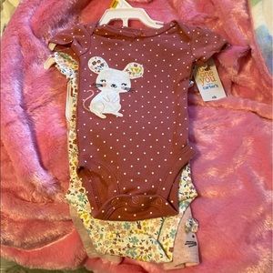 Carter’s 3 piece newborn girl outfit
